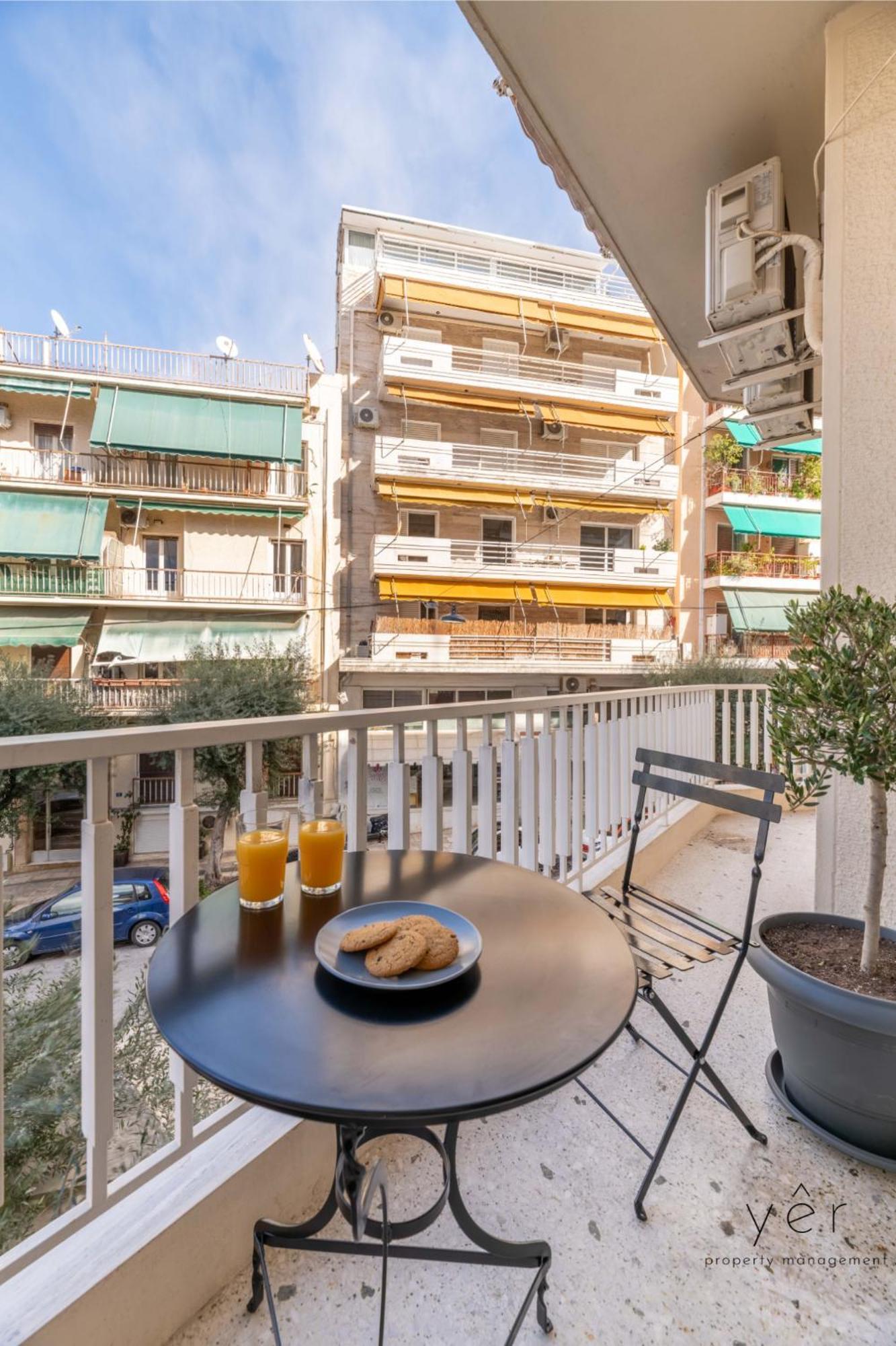 Apartment Nature-infused Vibes & Nightlife Athens