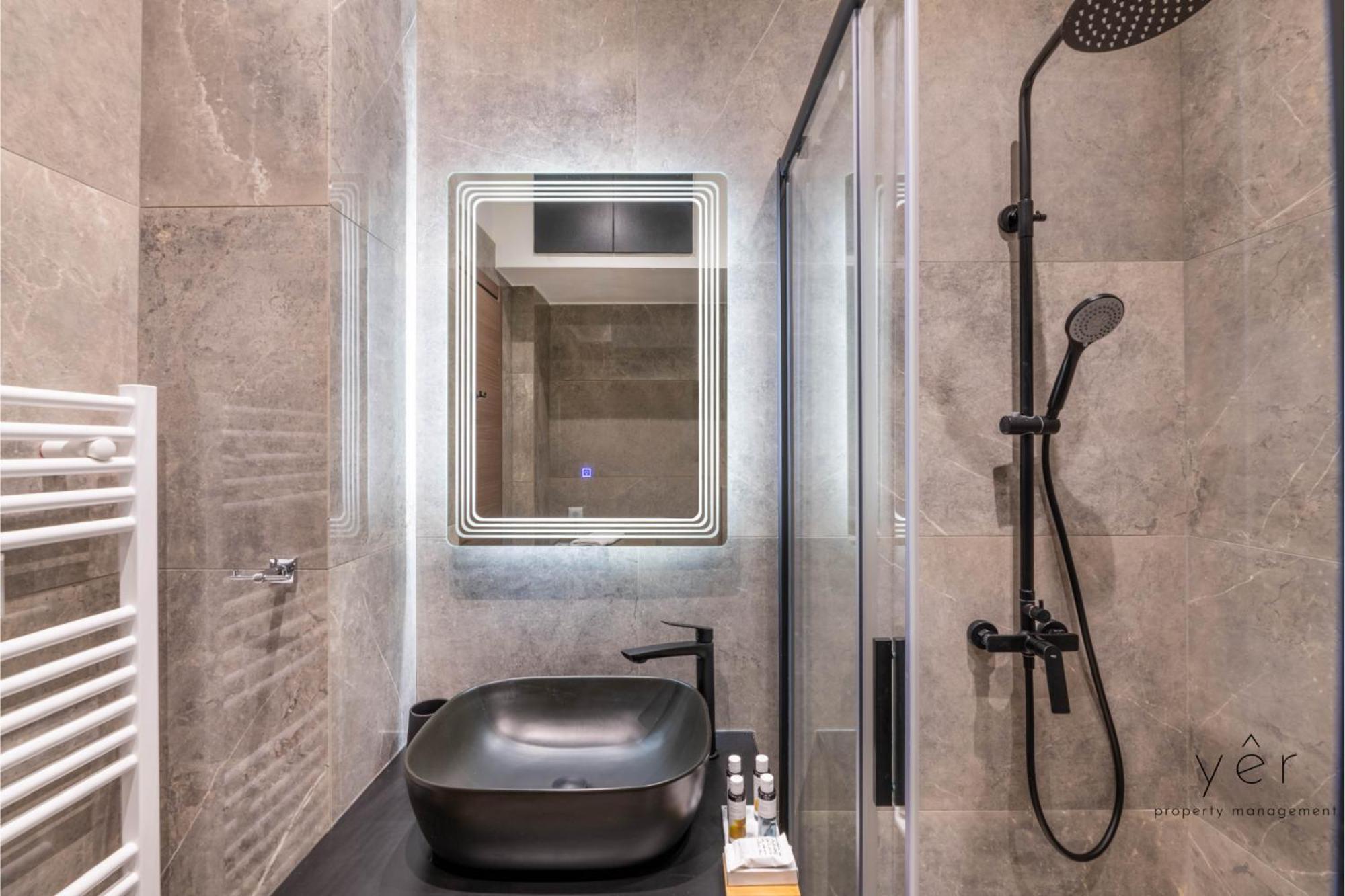 Nature-infused Vibes & Nightlife Apartment Athen